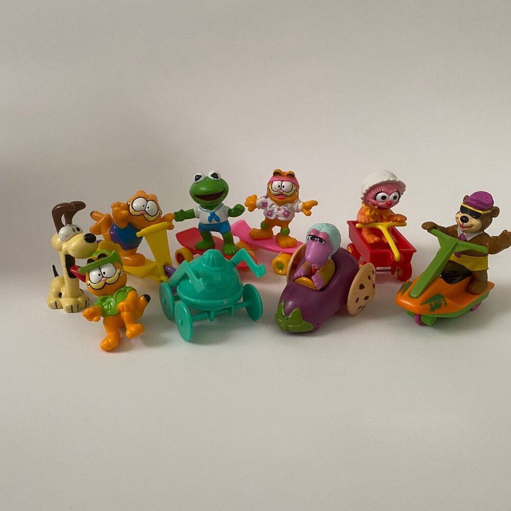 LOT OF vintage assorted McDONALD'S TOYS Yogi bear Garfield Odie Kermit Muppets